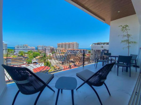 Chic Condo with Scenic Views, Pool and Gym